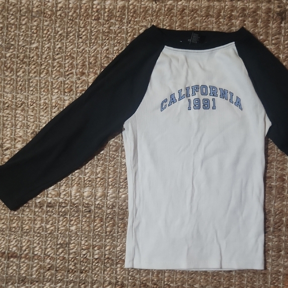 Forever 21 Black and White Long Sleeve Tee - Picture 3 of 6